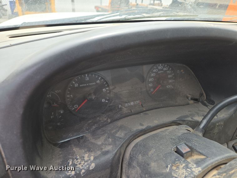 image for item EQ6945 2006 Ford F350 Super Duty flatbed pickup truck