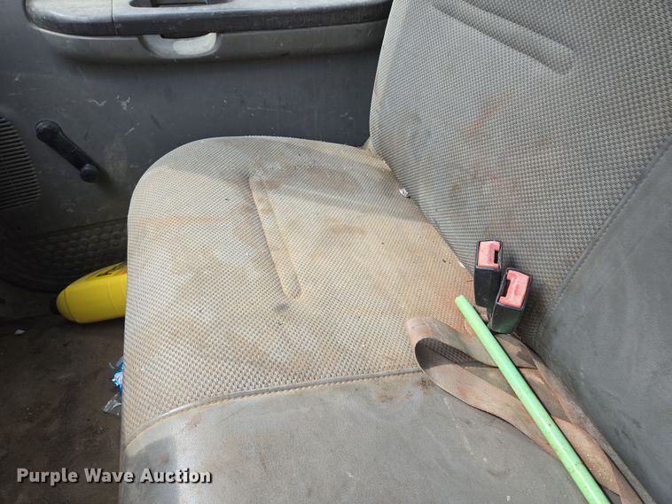 image for item EQ6945 2006 Ford F350 Super Duty flatbed pickup truck