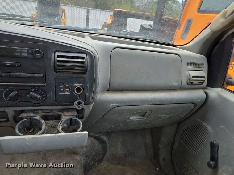 image for item EQ6945 2006 Ford F350 Super Duty flatbed pickup truck