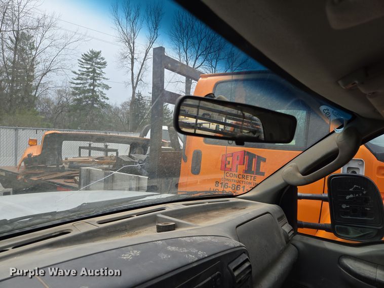 image for item EQ6945 2006 Ford F350 Super Duty flatbed pickup truck