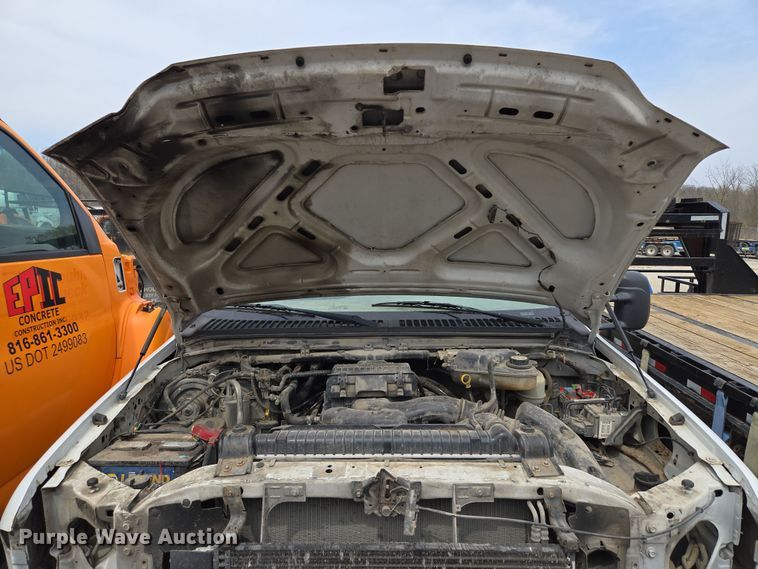 image for item EQ6945 2006 Ford F350 Super Duty flatbed pickup truck