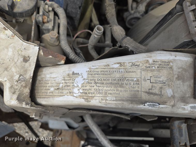 image for item EQ6945 2006 Ford F350 Super Duty flatbed pickup truck