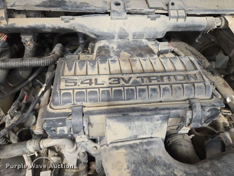 image for item EQ6945 2006 Ford F350 Super Duty flatbed pickup truck