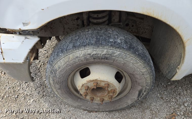 image for item EQ6945 2006 Ford F350 Super Duty flatbed pickup truck