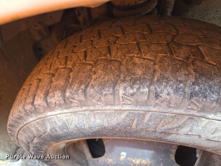 image for item EQ6945 2006 Ford F350 Super Duty flatbed pickup truck