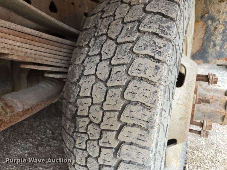 image for item EQ6945 2006 Ford F350 Super Duty flatbed pickup truck