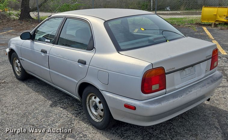 image for item EQ6987 1997 Suzuki  Esteem  