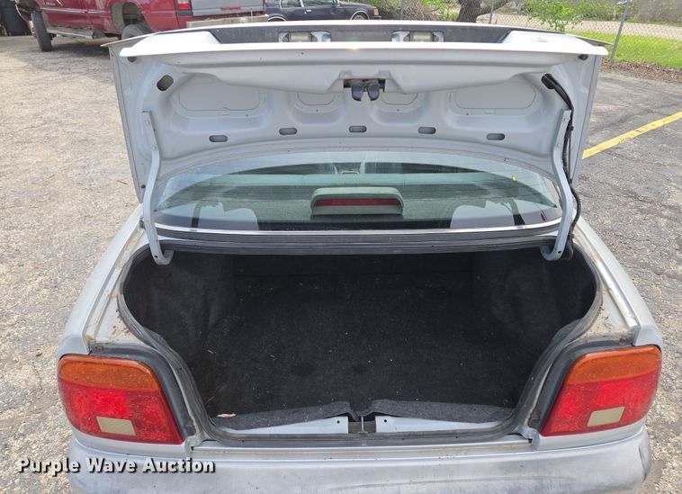 image for item EQ6987 1997 Suzuki  Esteem  