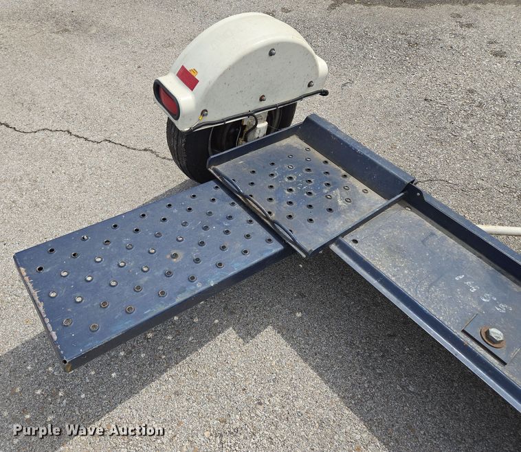 image for item EQ6988 2005 Master Tow car dolly 