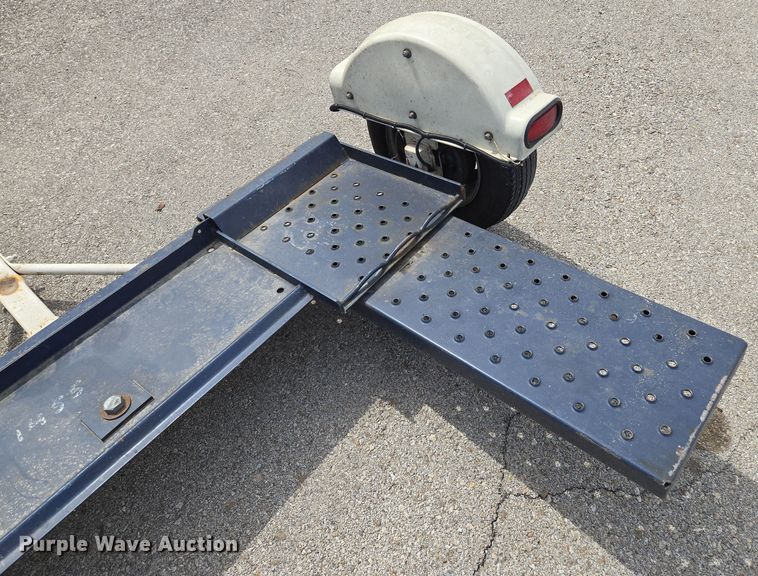 image for item EQ6988 2005 Master Tow car dolly 