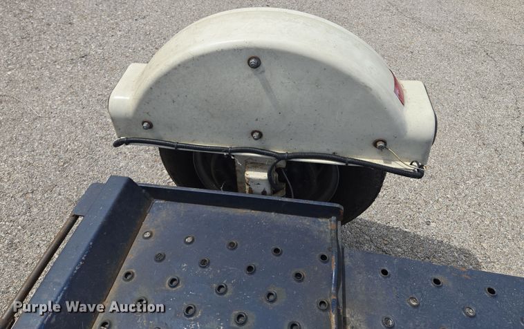 image for item EQ6988 2005 Master Tow car dolly 