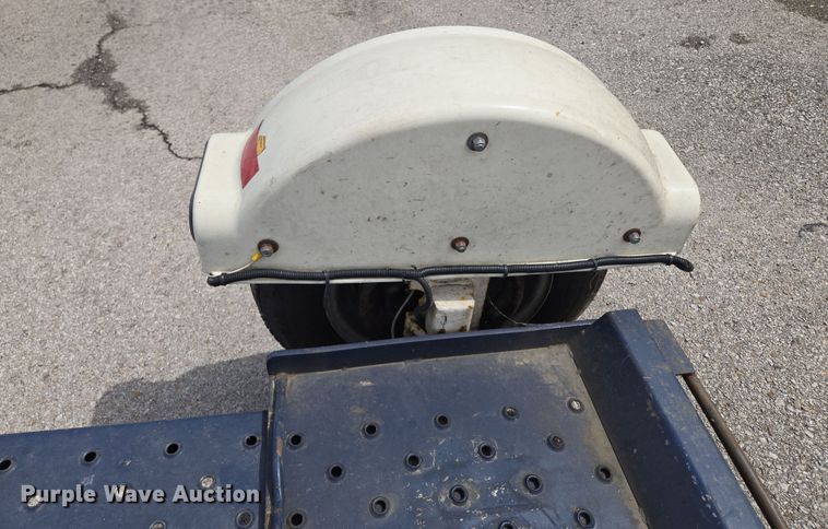 image for item EQ6988 2005 Master Tow car dolly 