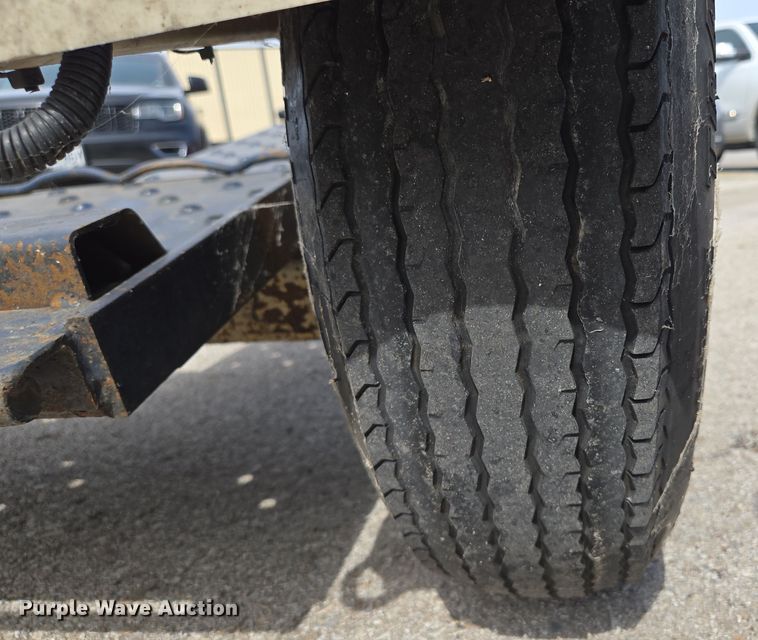 image for item EQ6988 2005 Master Tow car dolly 