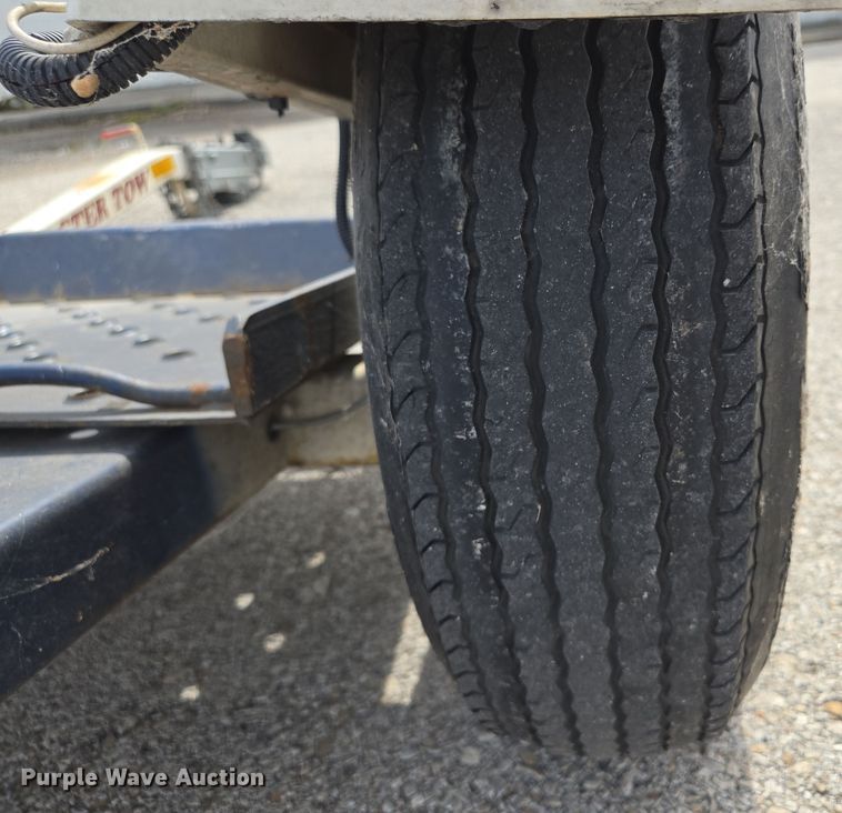 image for item EQ6988 2005 Master Tow car dolly 