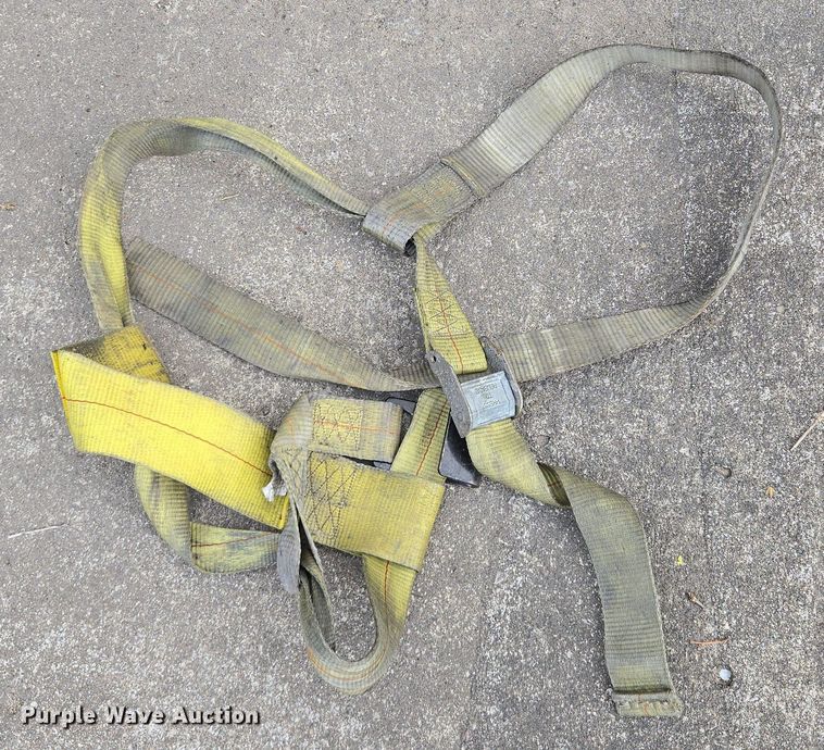 image for item EQ6988 2005 Master Tow car dolly 