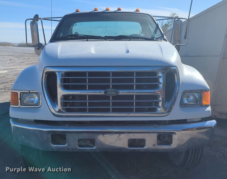 image for item ER4586 2002 Ford F650 utility / service truck