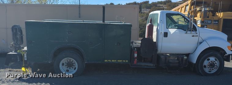 image for item ER4586 2002 Ford F650 utility / service truck