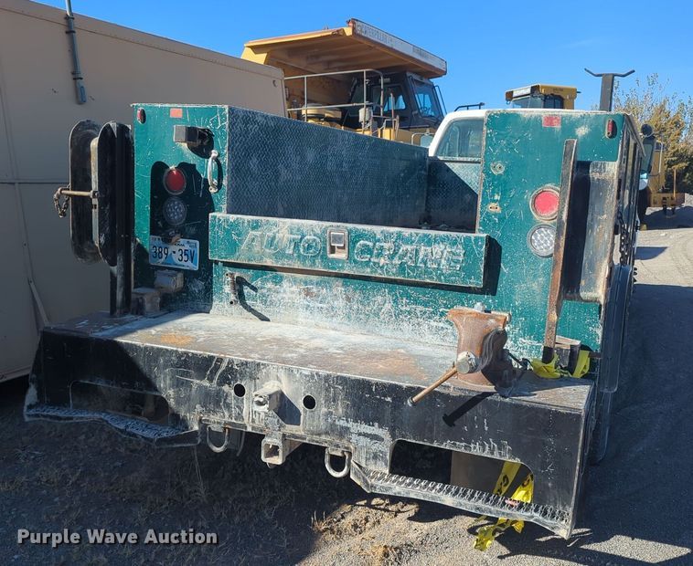 image for item ER4586 2002 Ford F650 utility / service truck