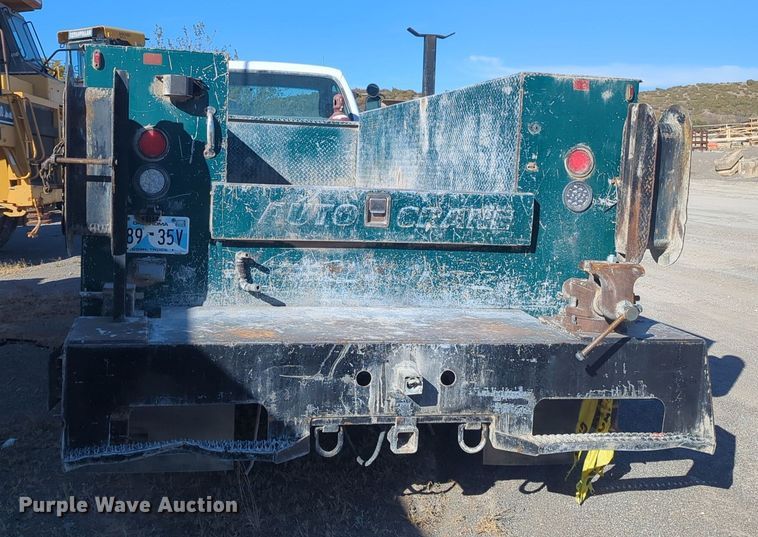 image for item ER4586 2002 Ford F650 utility / service truck