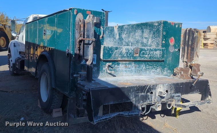 image for item ER4586 2002 Ford F650 utility / service truck
