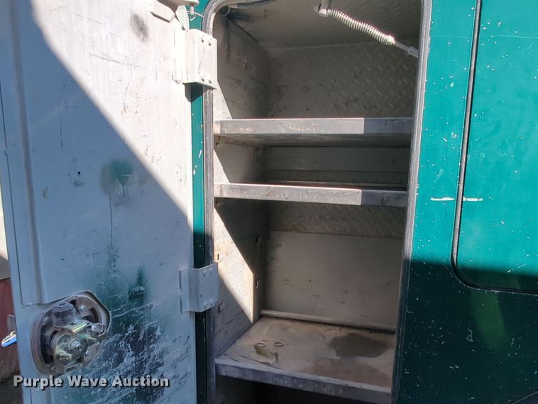 image for item ER4586 2002 Ford F650 utility / service truck