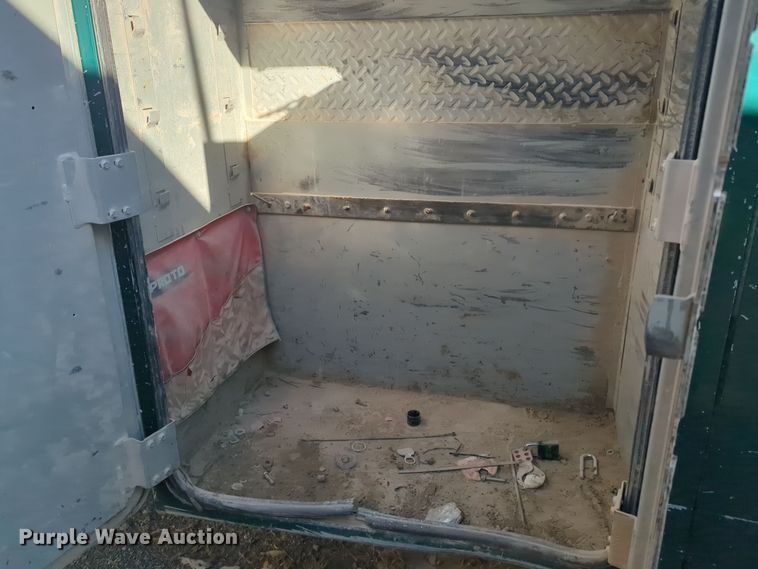 image for item ER4586 2002 Ford F650 utility / service truck