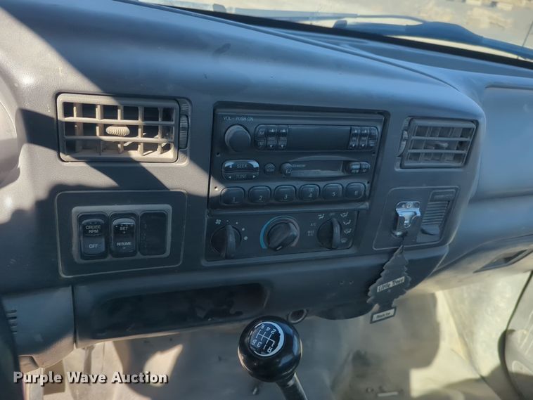 image for item ER4586 2002 Ford F650 utility / service truck