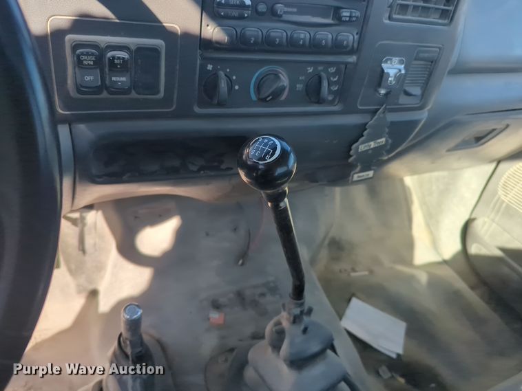 image for item ER4586 2002 Ford F650 utility / service truck