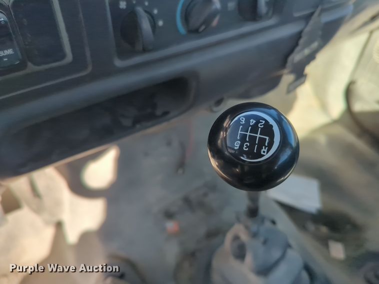 image for item ER4586 2002 Ford F650 utility / service truck