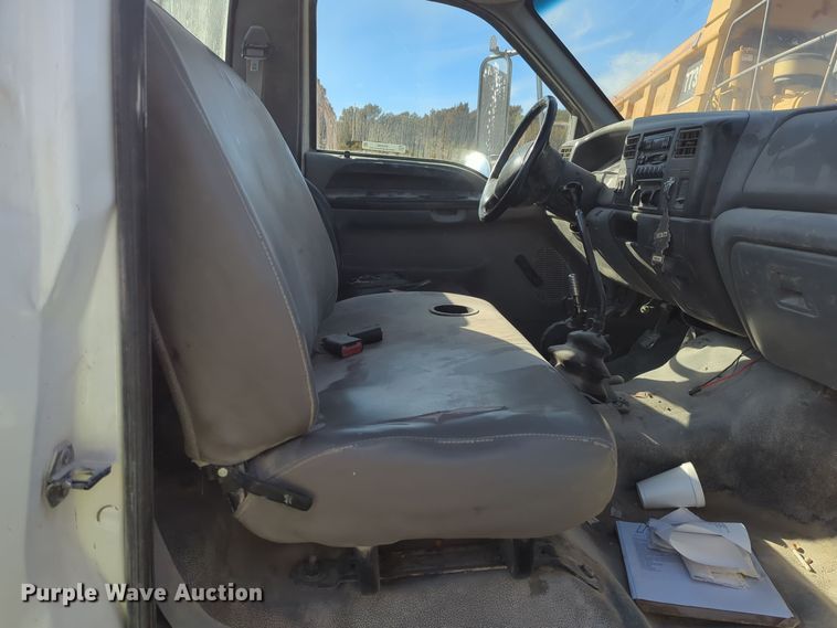 image for item ER4586 2002 Ford F650 utility / service truck