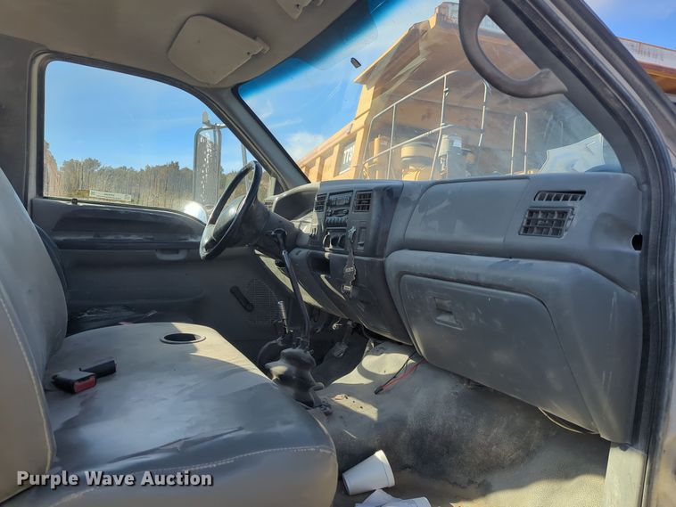 image for item ER4586 2002 Ford F650 utility / service truck