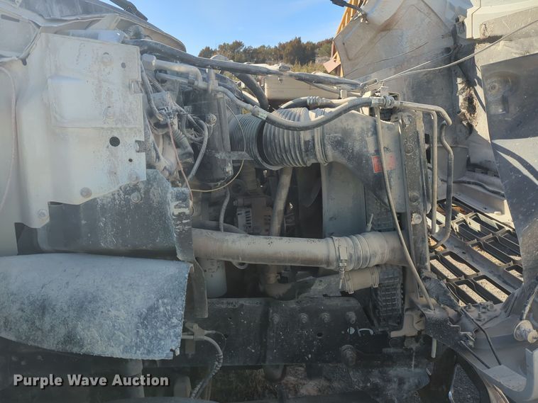 image for item ER4586 2002 Ford F650 utility / service truck