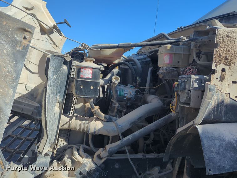 image for item ER4586 2002 Ford F650 utility / service truck