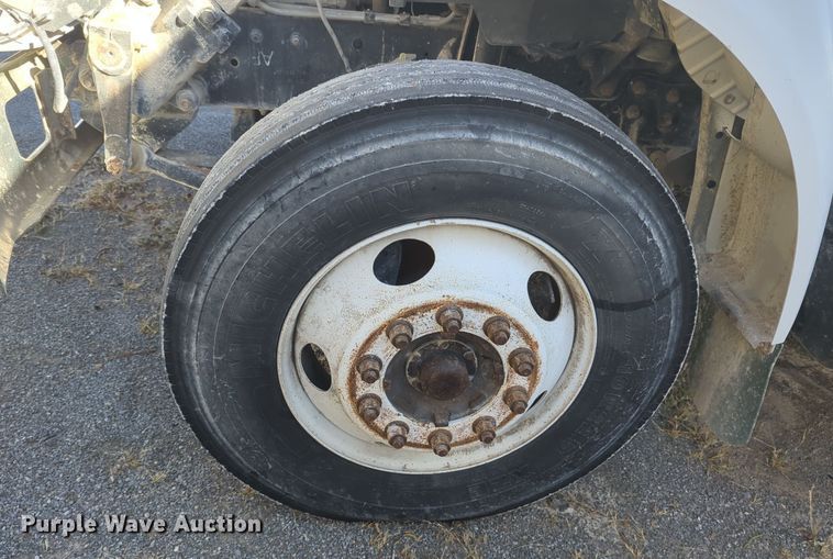 image for item ER4586 2002 Ford F650 utility / service truck