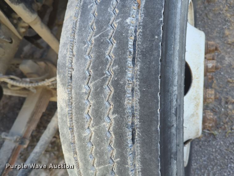 image for item ER4586 2002 Ford F650 utility / service truck