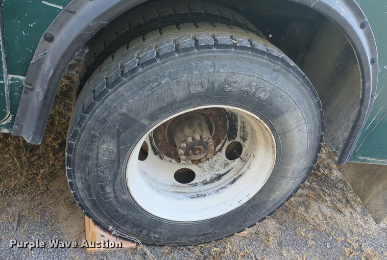 image for item ER4586 2002 Ford F650 utility / service truck