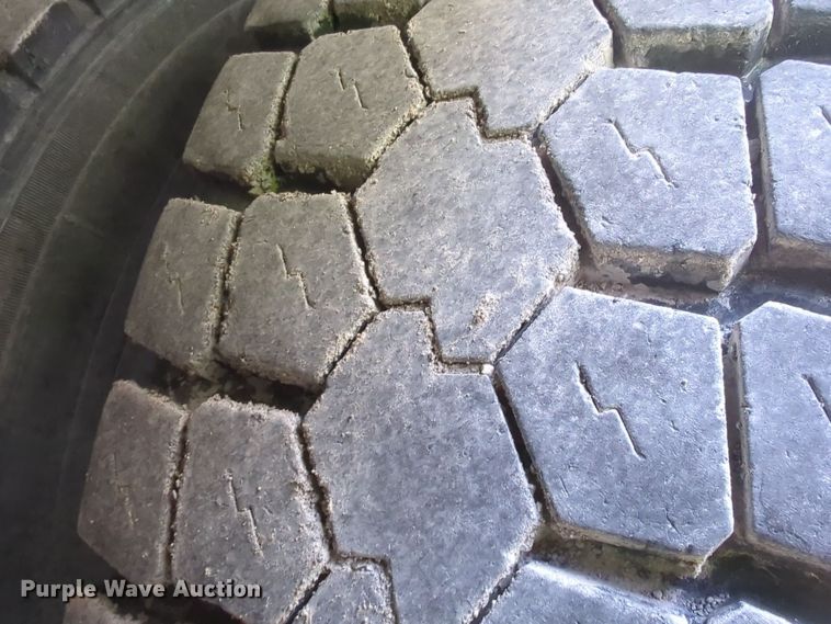 image for item ER4586 2002 Ford F650 utility / service truck