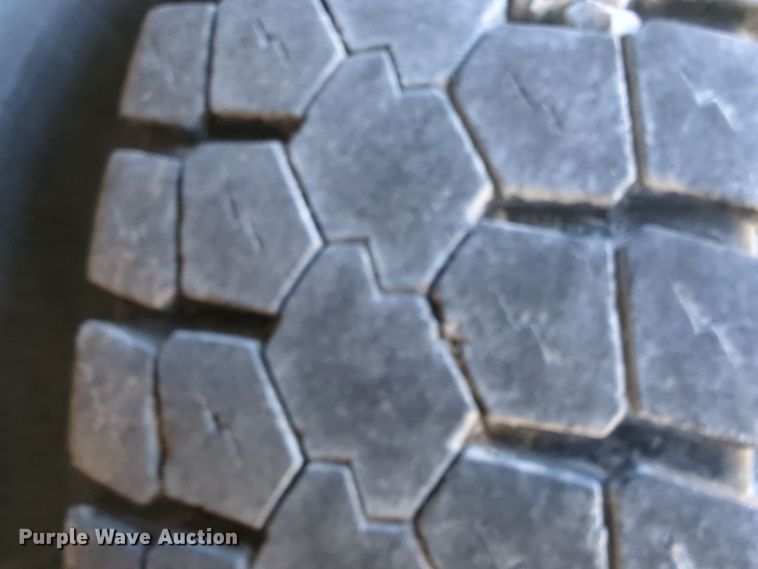 image for item ER4586 2002 Ford F650 utility / service truck