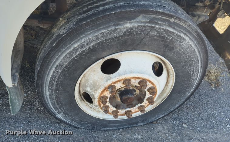 image for item ER4586 2002 Ford F650 utility / service truck