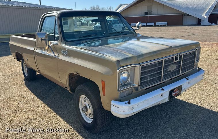 image for item ER8930 1976 Chevrolet K10 pickup truck