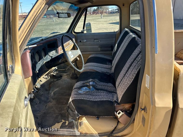 image for item ER8930 1976 Chevrolet K10 pickup truck