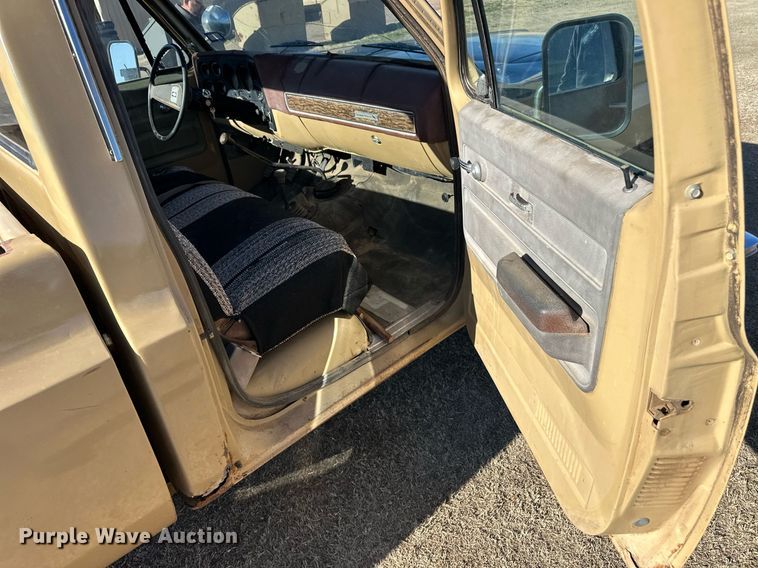 image for item ER8930 1976 Chevrolet K10 pickup truck