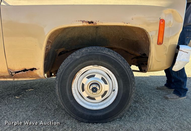 image for item ER8930 1976 Chevrolet K10 pickup truck