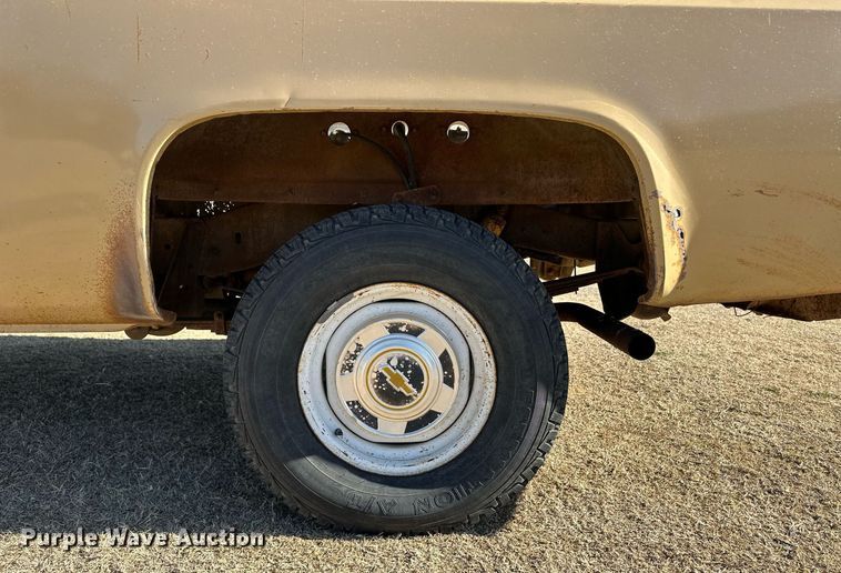 image for item ER8930 1976 Chevrolet K10 pickup truck