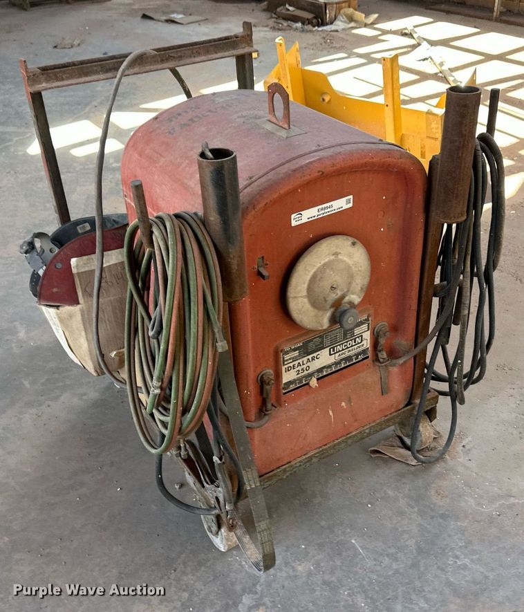 image for item ER8945 Lincoln Idealarc 250 welder