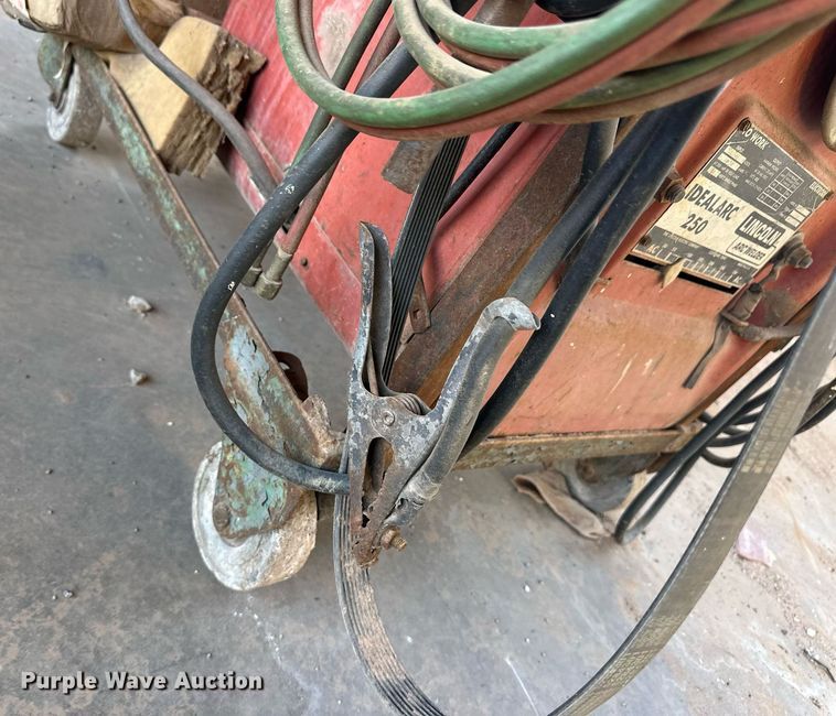 image for item ER8945 Lincoln Idealarc 250 welder