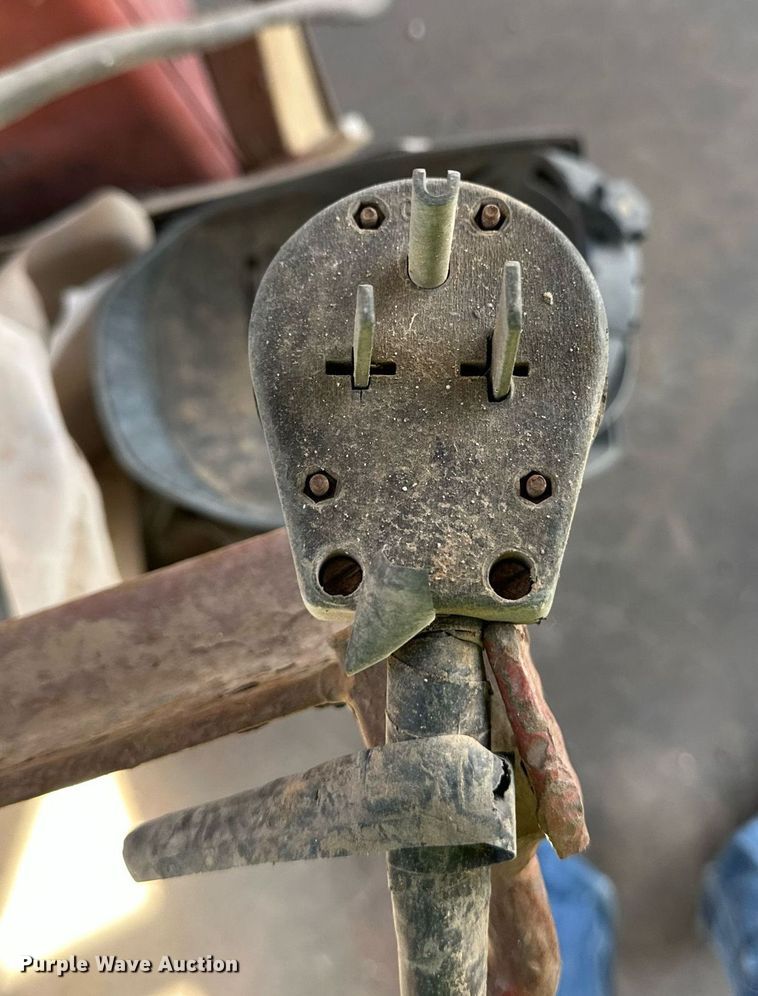 image for item ER8945 Lincoln Idealarc 250 welder