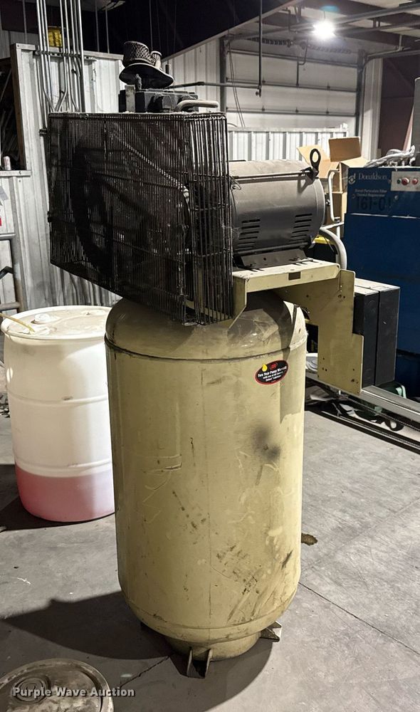 image for item LH9472 Ingersoll Rand TS7NT7.5 air compressor