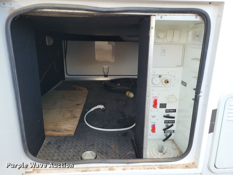 image for item NB9843 2011 Heartland Big Horn camper