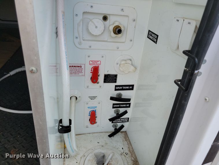 image for item NB9843 2011 Heartland Big Horn camper